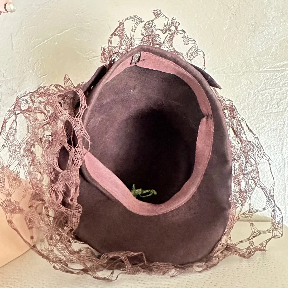 MESMERIZING 1940's BROWN FELT HAT. AMAZING FULL VEIL + YELLOW/BROWN/RED FEATHERS - Picture 13 of 14